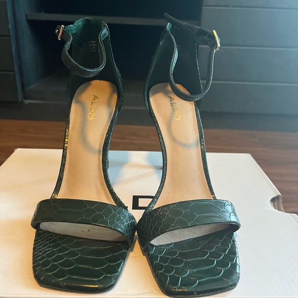 Ankle strap sandal and purse - Picture 4 of 9